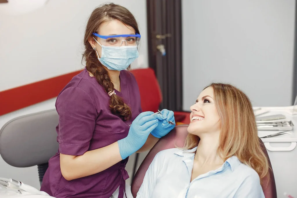 Limpieza dental en box de atención de Clínica Dental Protect