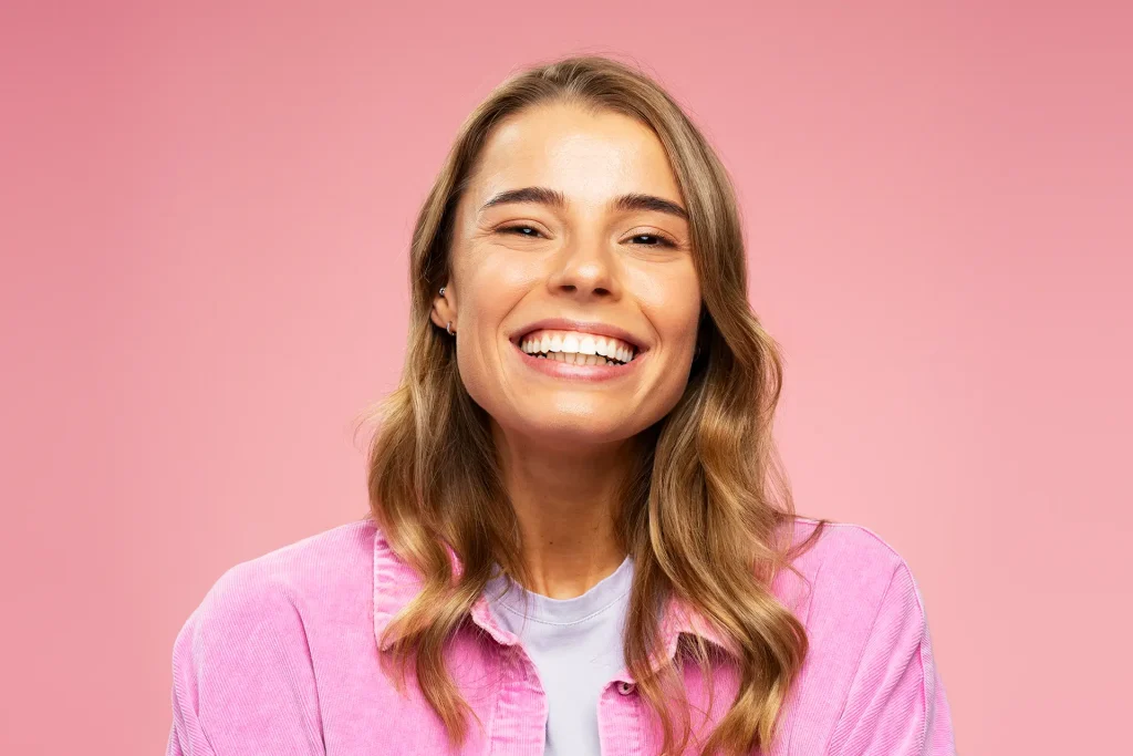 Paciente feliz con su diseño de sonrisa