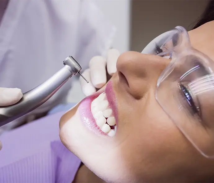 Mujer tratamiento dental